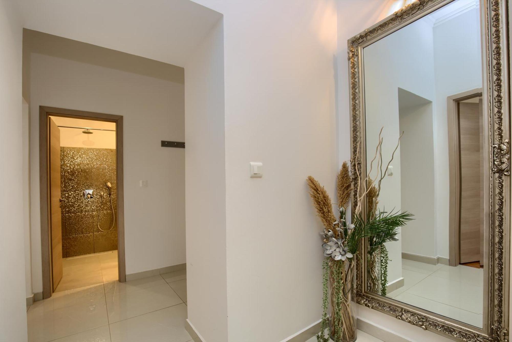 Augustus Apartment พูลา ภายนอก รูปภาพ