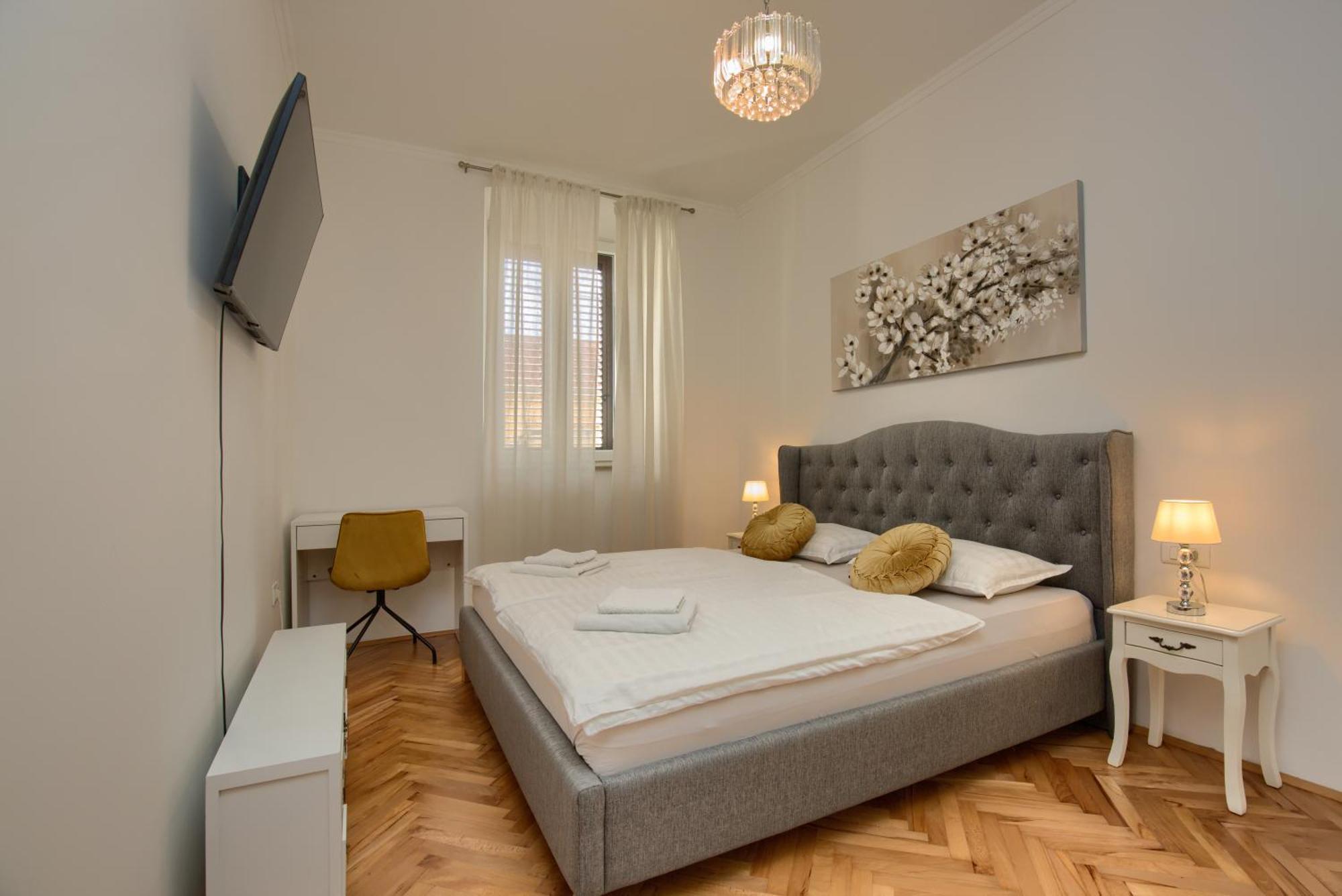 Augustus Apartment พูลา ภายนอก รูปภาพ