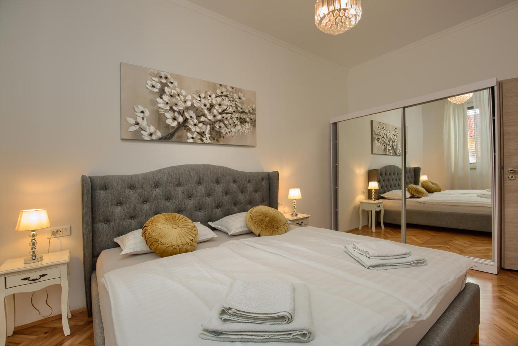 Augustus Apartment พูลา ภายนอก รูปภาพ