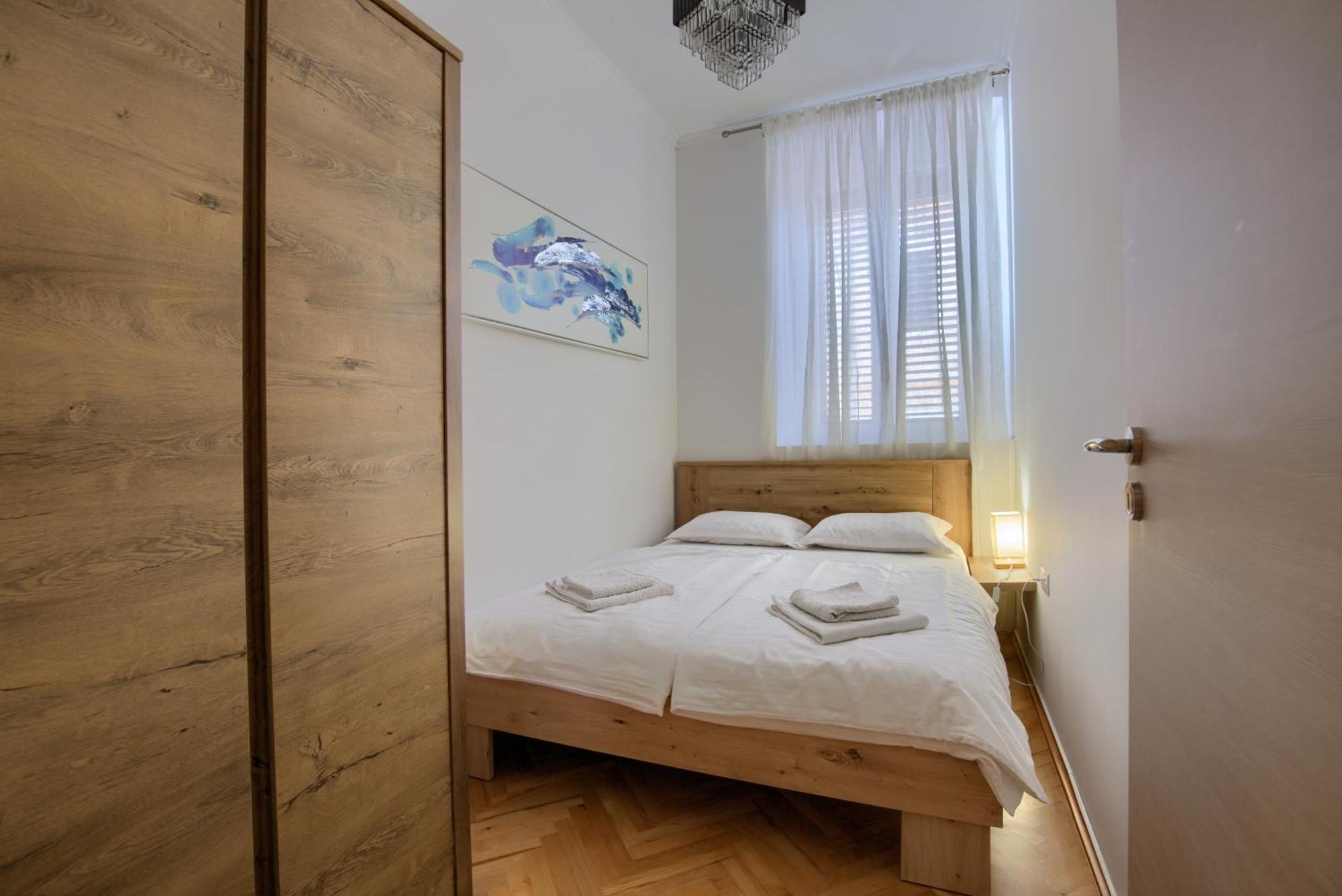 Augustus Apartment พูลา ภายนอก รูปภาพ